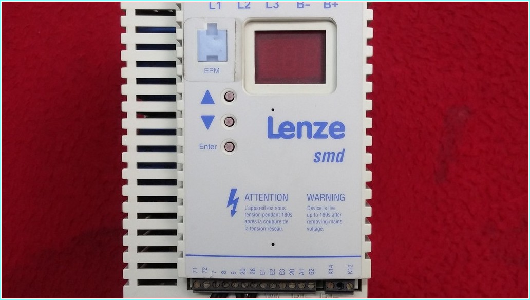 LENZE ESMD402L4TXA 4 KW SÜRÜCÜ