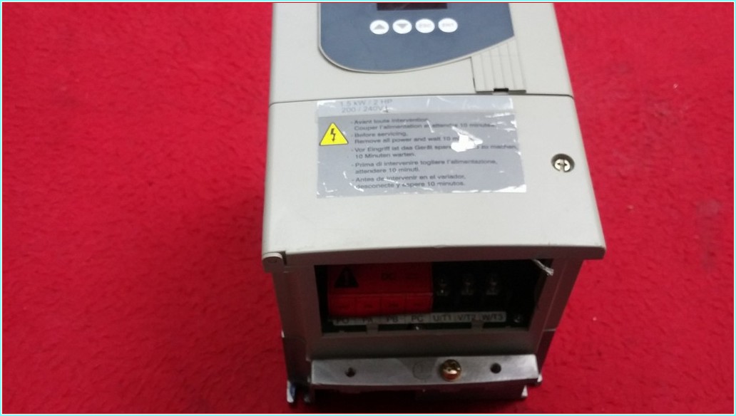 TELEMECANİQUE ATV28HU29M2 1,5 KW 2 HP SÜRÜCÜ