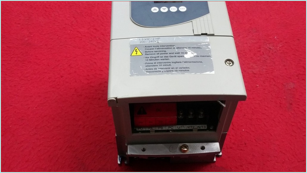 TELEMECANİQUE ATV28HU29M2 1,5 KW 2 HP SÜRÜCÜ