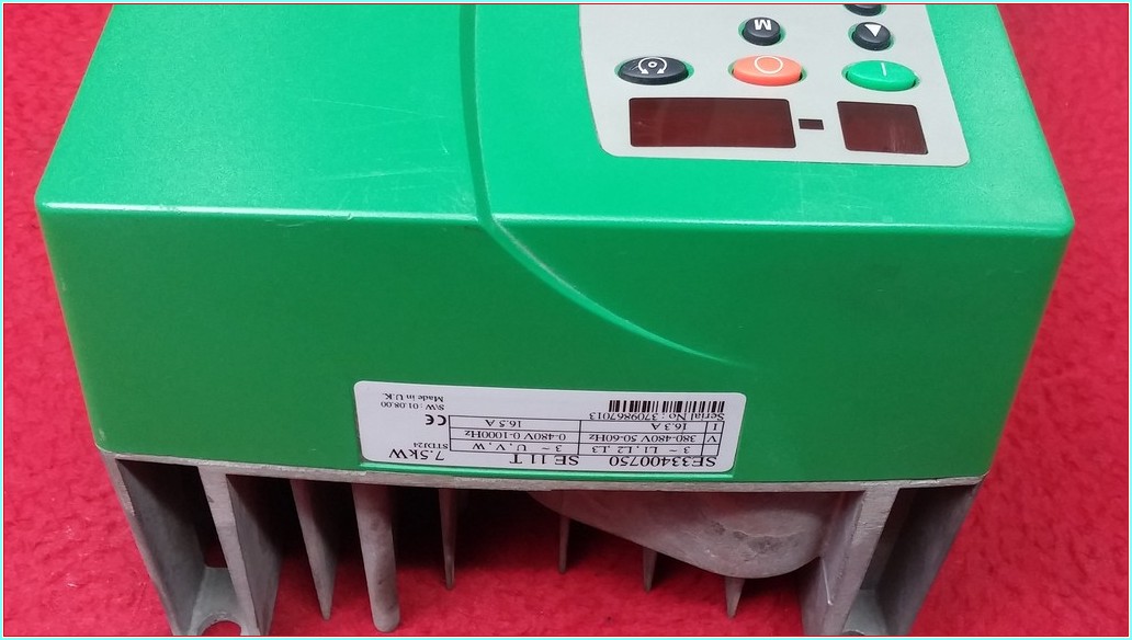 CONTROL TECHNIQUES SE33400750 SE 11 T 7,5 KW 16,5A SÜRÜCÜ