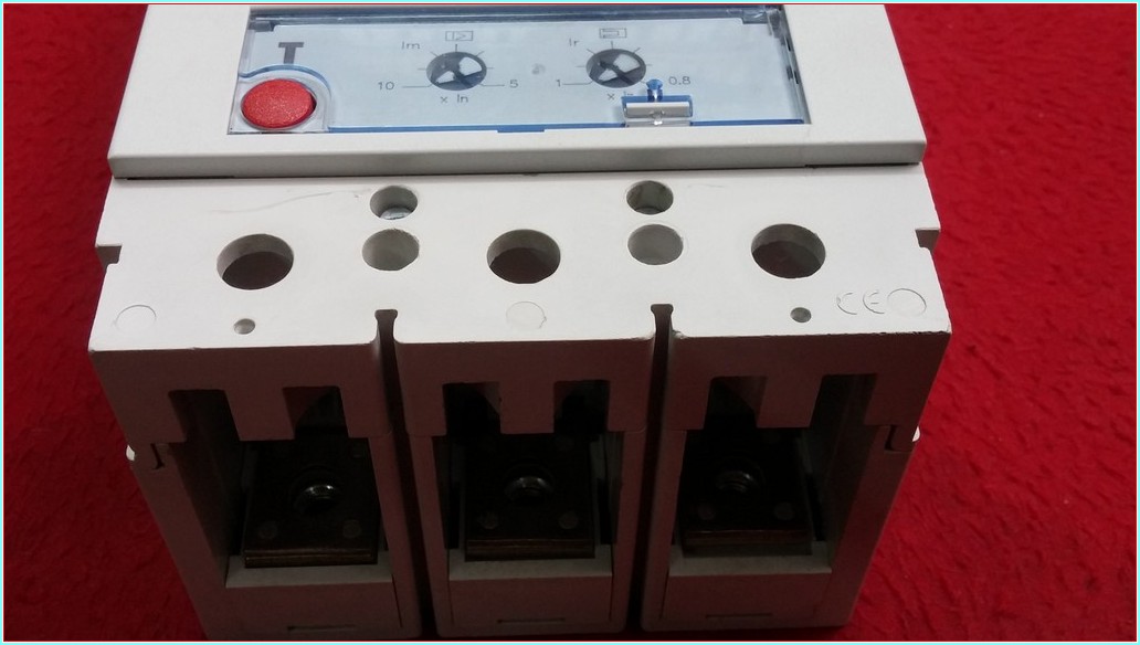 LEGRAND DPX 630 1 255 22 125522 320A TMŞ DEVRE KESİCİ ŞALTER