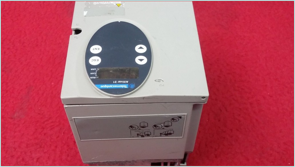 TELEMECANİQUE ATV31HU15N4 1,5 KW 2 HP SÜRÜCÜ