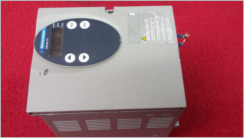 TELEMECANİQUE ATV31HU15N4 1,5 KW 2 HP SÜRÜCÜ