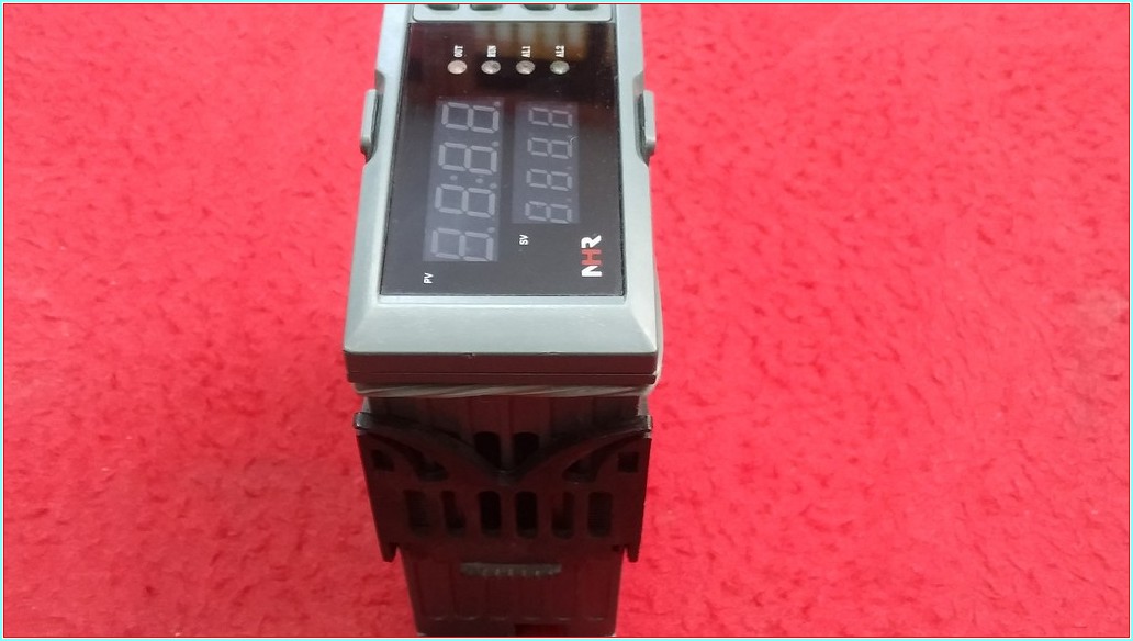 NHR NHR-1100D-31-X/X/P-D-X ISI KONTROL VE BASINÇ GÖSTERGE