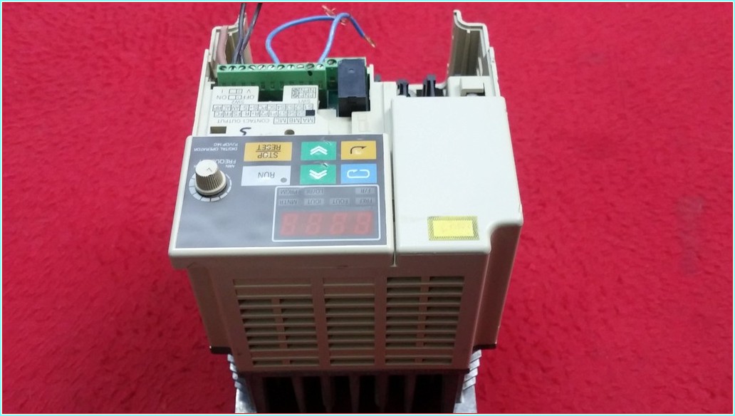 YASKAWA CIMR-V7AZ40P7 1,1KW 380V AĞIR ŞART SÜRÜCÜ