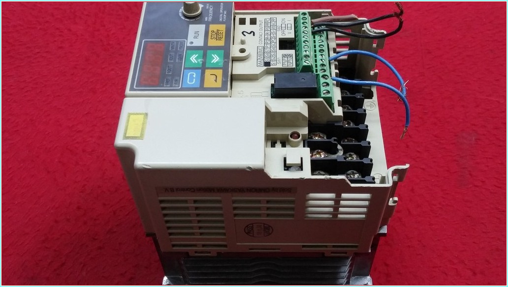 YASKAWA CIMR-V7AZ40P7 1,1KW 380V AĞIR ŞART SÜRÜCÜ