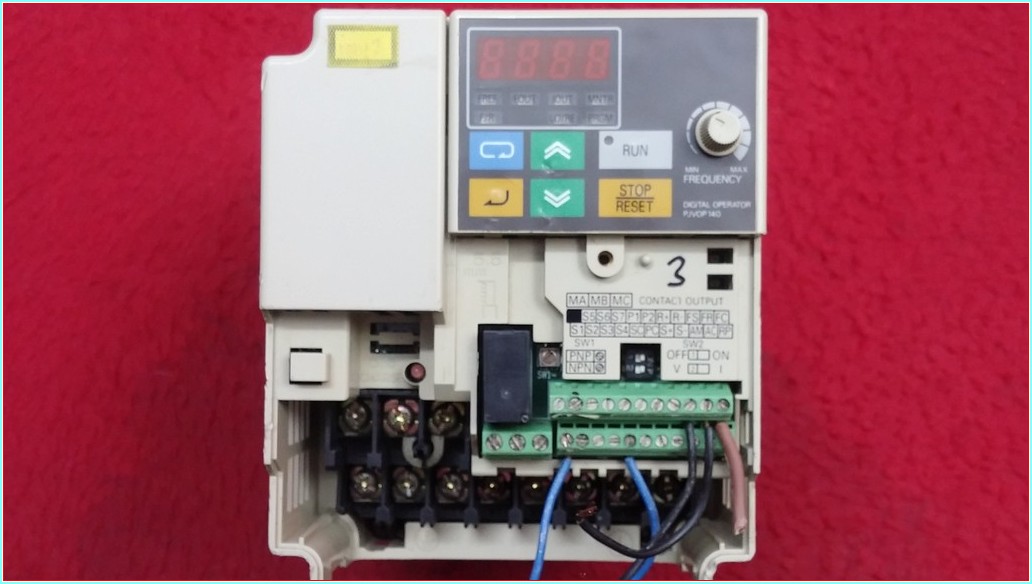 YASKAWA CIMR-V7AZ40P7 1,1KW 380V AĞIR ŞART SÜRÜCÜ
