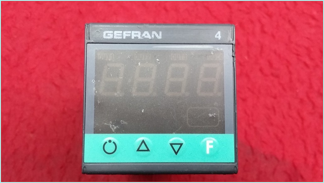 GEFRAN 4T-48-4-01-1-A46 F000886 ISI KONTROL CİHAZI