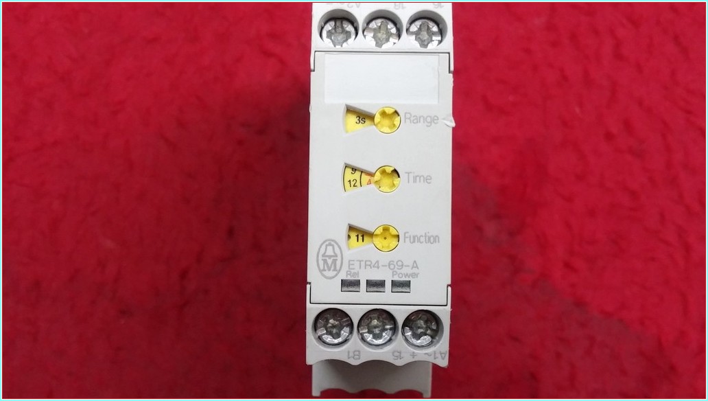 MOELLER ETR4-69-A ÇOK İŞLEVLİ ANALOG ZAMANLAYICI