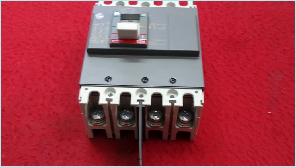 ABB SACE FORMULA A1N 125 100A 4 KUTUPLU TMŞ