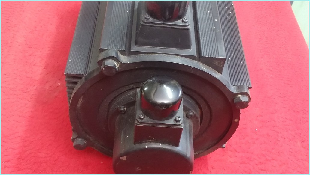YASKAWA USASEM-50FJ12 5KW SIFIR SERVO MOTOR