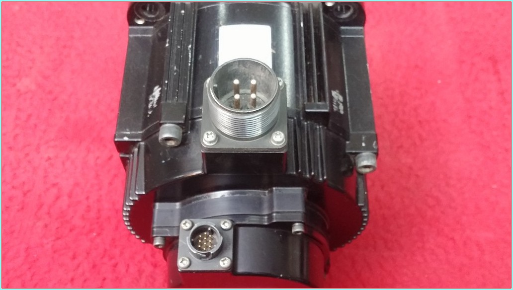 YASKAWA SGMGV-13ADA61 1,3KW 10,7A SERVO MOTOR