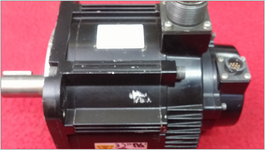YASKAWA SGMGV-13ADA61 1,3KW 10,7A SERVO MOTOR