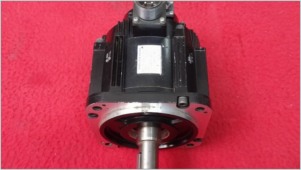 YASKAWA SGMGV-13ADA61 1,3KW 10,7A SERVO MOTOR