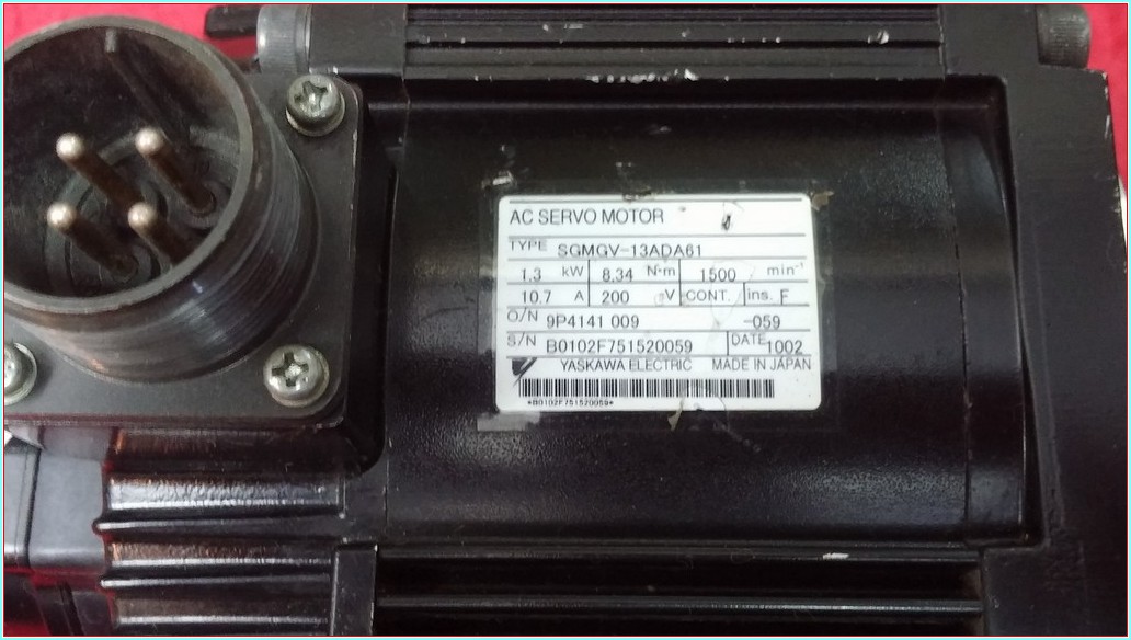YASKAWA SGMGV-13ADA61 1,3KW 10,7A SERVO MOTOR