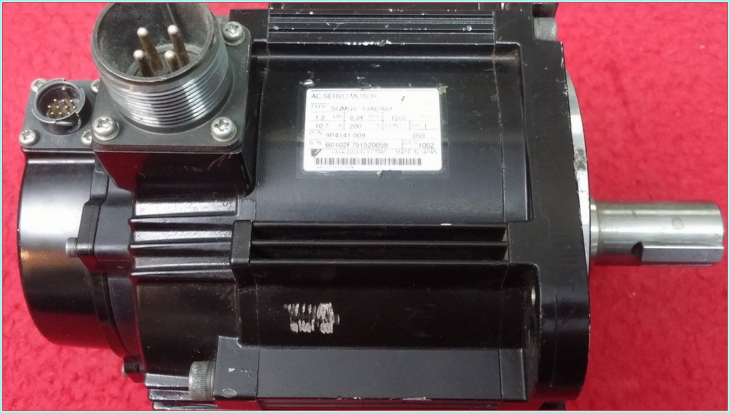 YASKAWA SGMGV-13ADA61 1,3KW 10,7A SERVO MOTOR