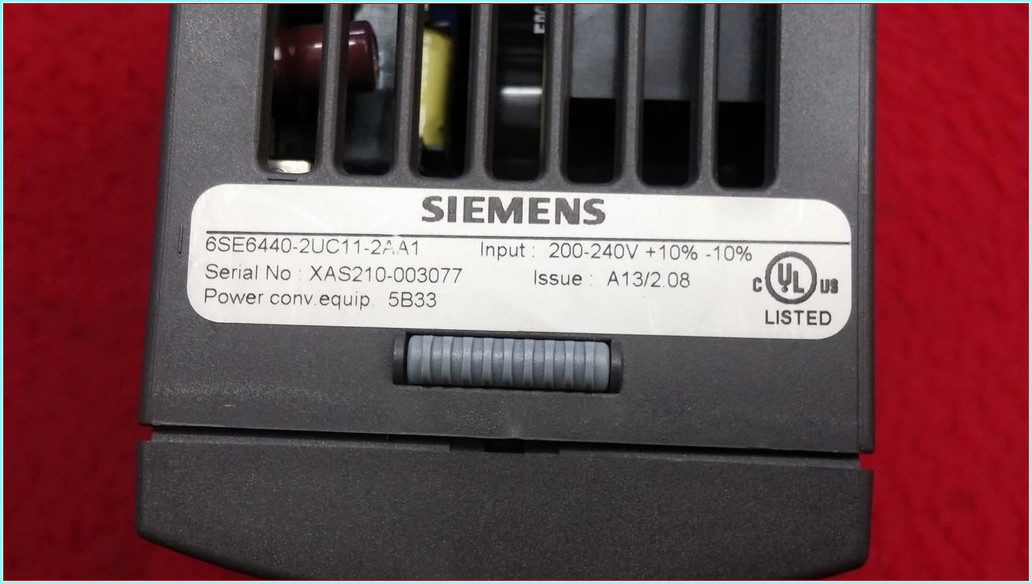 SIEMENS 6SE6440-2UC11-2AA1 0,12KW 230V MICROMASTER 440 SÜRÜCÜ