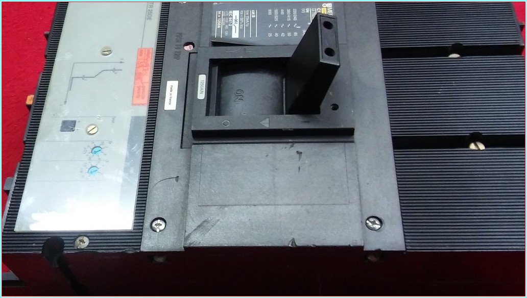 MERLİN GERİN C1251 N C1251N 1250A TMŞ DEVRE KESİCİ ŞALTER