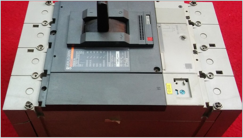 MERLİN GERİN NS400 N IEC/EN 60947-2 415A 4 KUTUPLU TMŞ