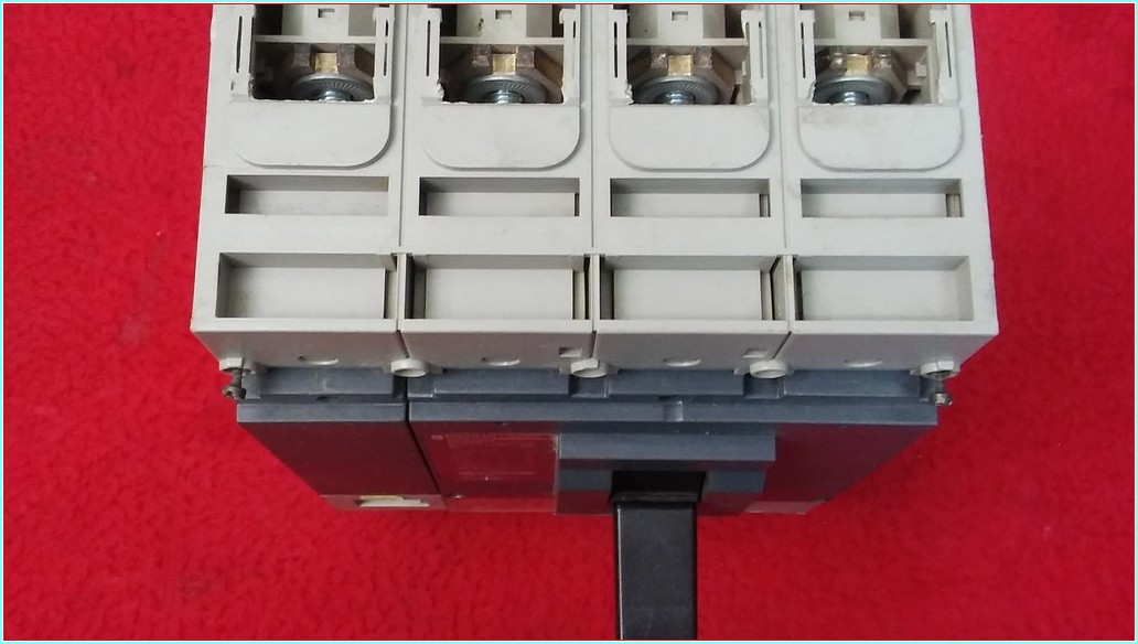 MERLİN GERİN NS400 N IEC/EN 60947-2 415A 4 KUTUPLU TMŞ