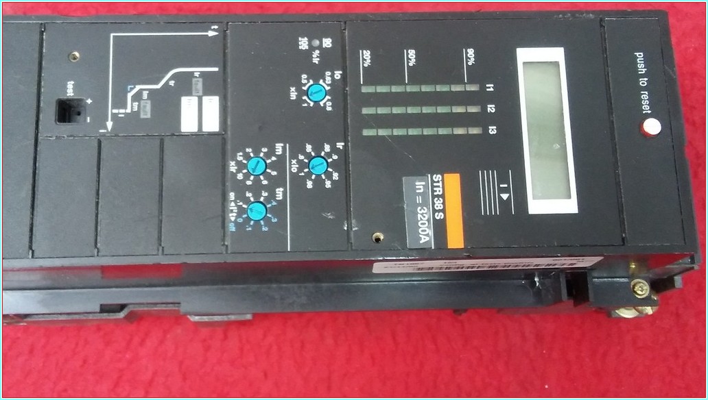 SCHNEİDER STR 38 S STR38S 3200A MASTERPACT KONTROL ÜNİTESİ