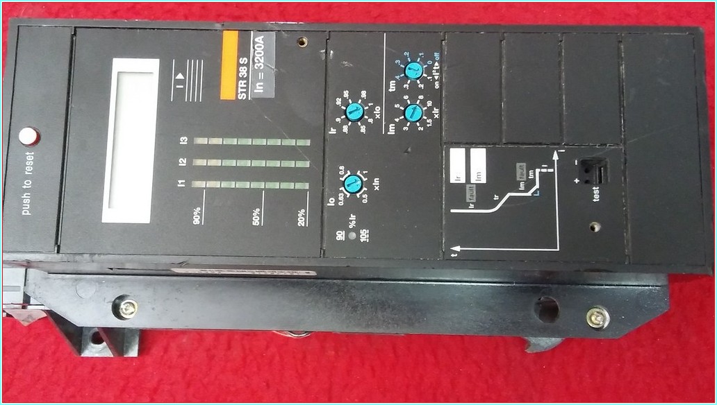 SCHNEİDER STR 38 S STR38S 3200A MASTERPACT KONTROL ÜNİTESİ