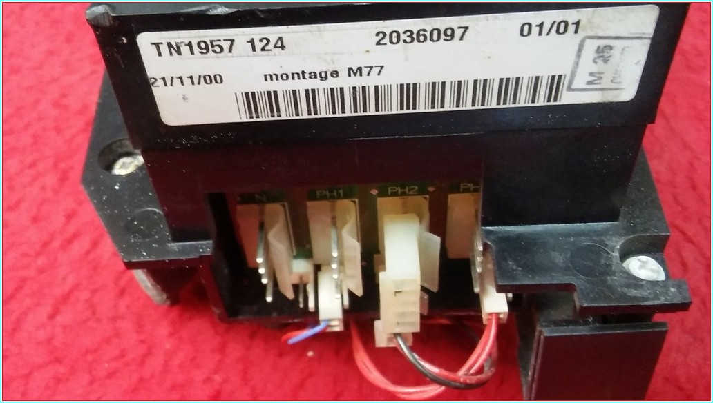 SCHNEİDER STR 38 S STR38S 3200A MASTERPACT KONTROL ÜNİTESİ