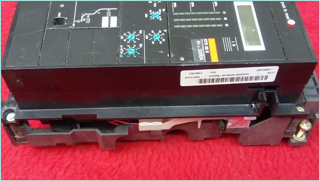SCHNEİDER STR 38 S STR38S 3200A MASTERPACT KONTROL ÜNİTESİ