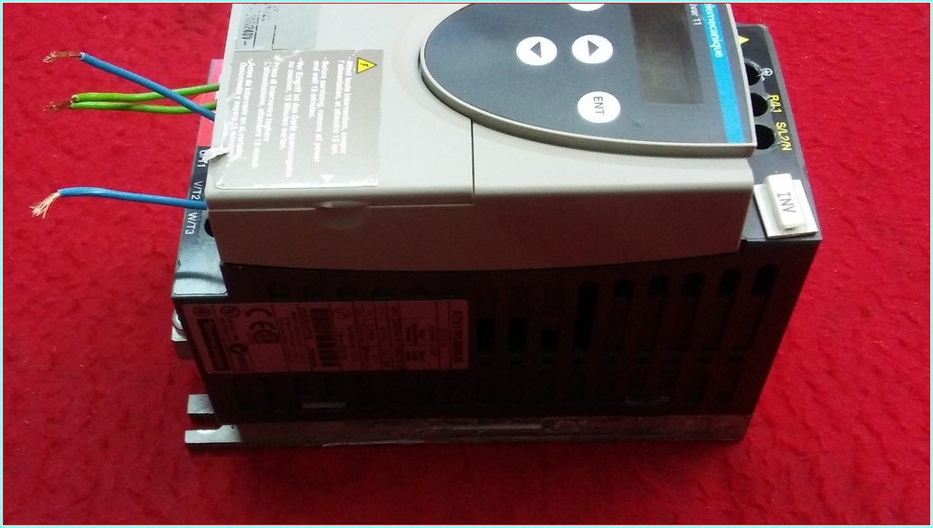 TELEMECANİQUE ATV11PU09M2E 0,37 KW SÜRÜCÜ