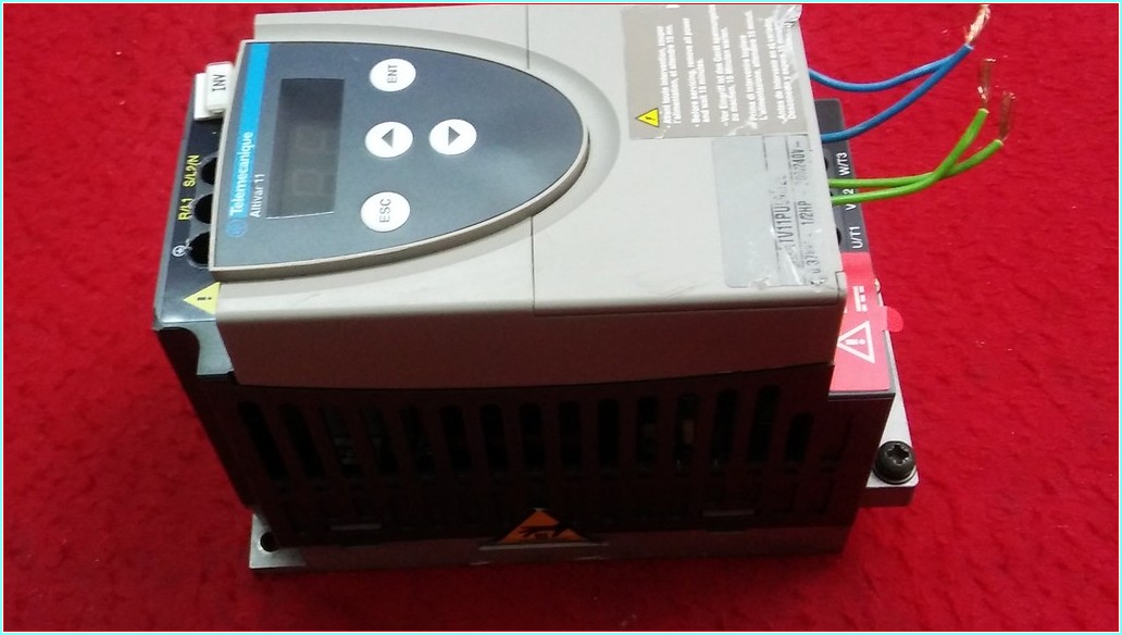 TELEMECANİQUE ATV11PU09M2E 0,37 KW SÜRÜCÜ