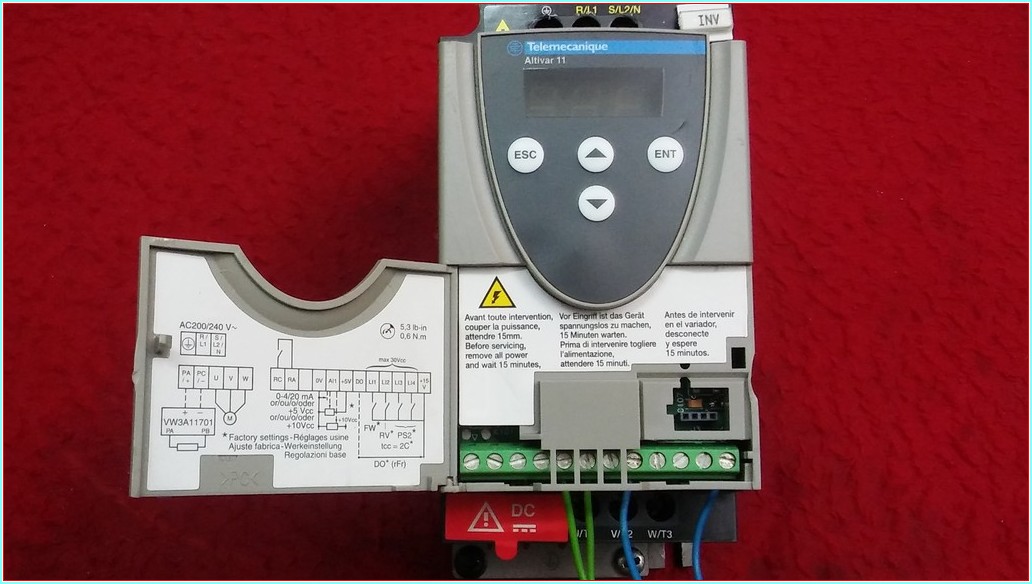 TELEMECANİQUE ATV11PU09M2E 0,37 KW SÜRÜCÜ