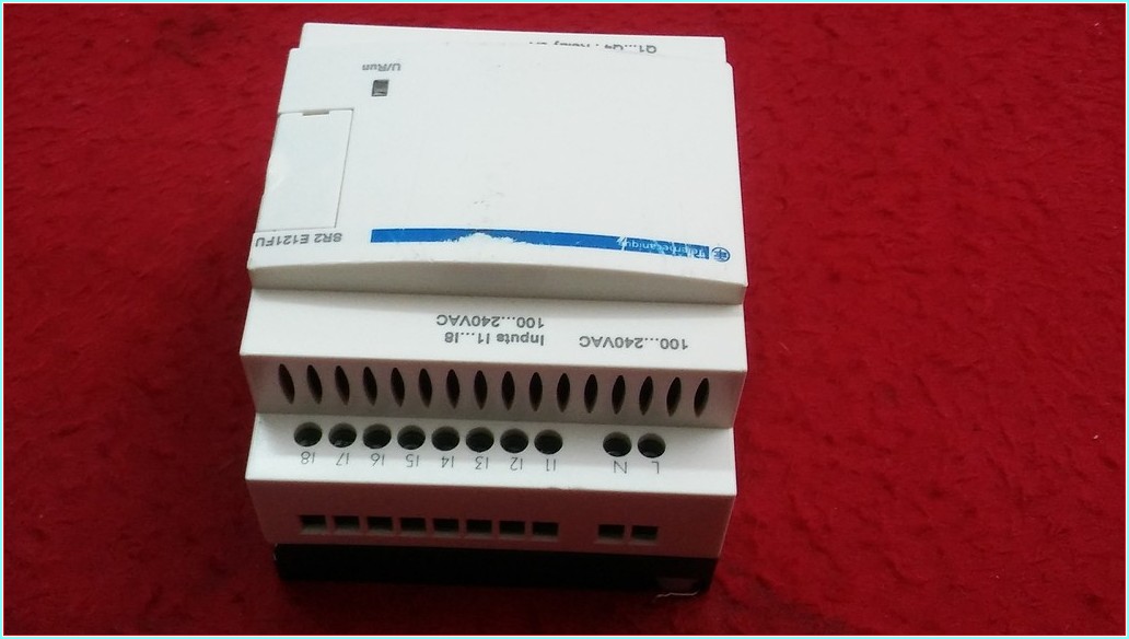 TELEMECANİQUE SR2 E121FU PLC