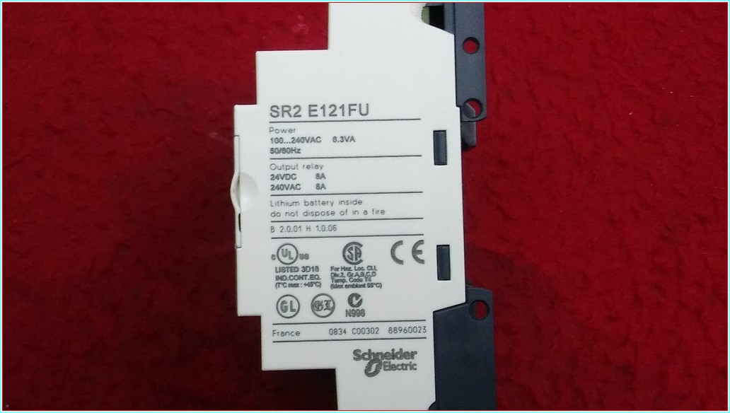 TELEMECANİQUE SR2 E121FU PLC