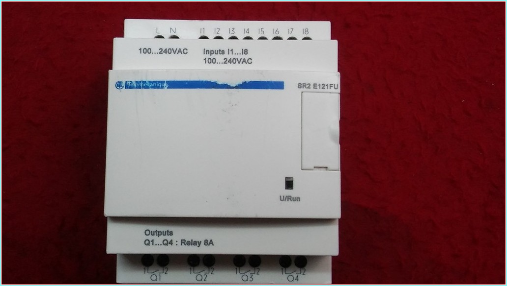 TELEMECANİQUE SR2 E121FU PLC