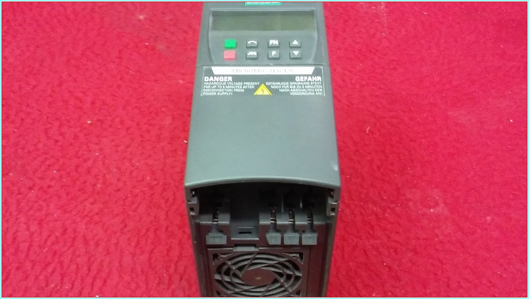 SIEMENS 6SE6420-2AB13-7AA1 0,37 KW SÜRÜCÜ