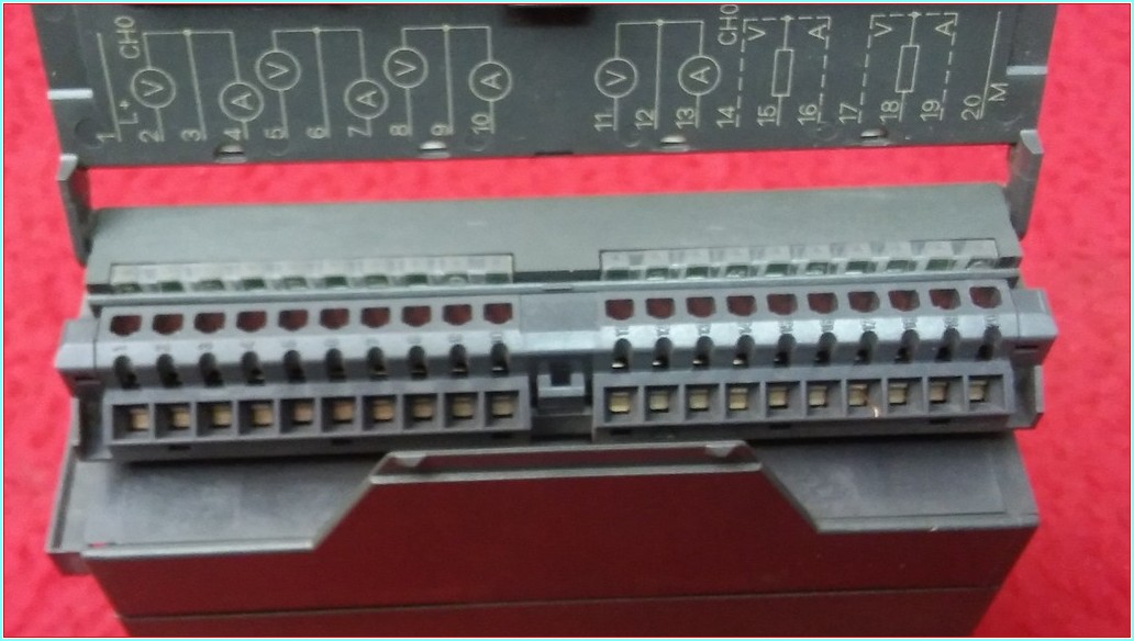 SIEMENS 6ES7 334-0CE01-0AA0 6ES7 334-0CE01-0AA0 PLC MODÜL