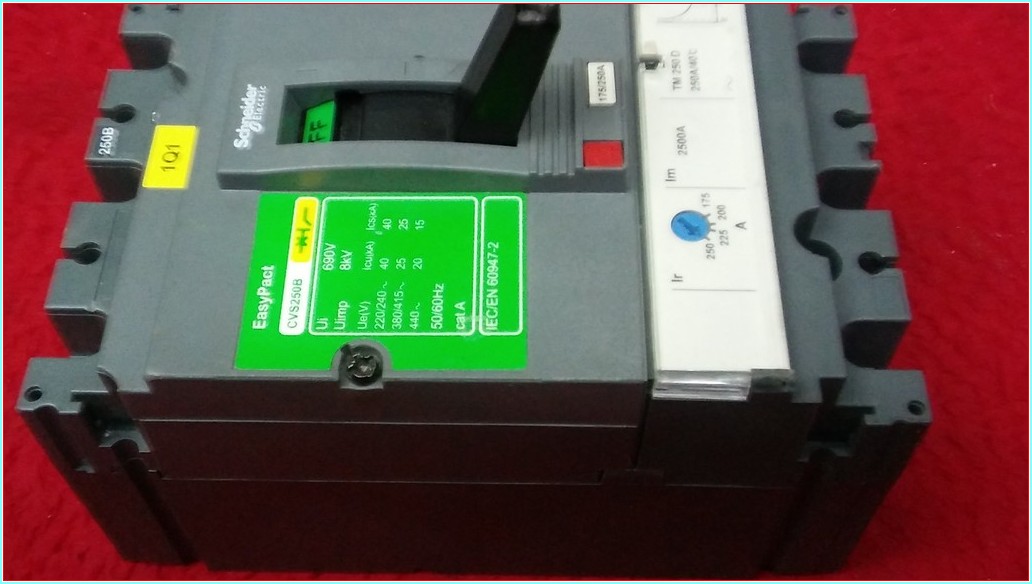 CVS250F CVS250B SCHNEİDER