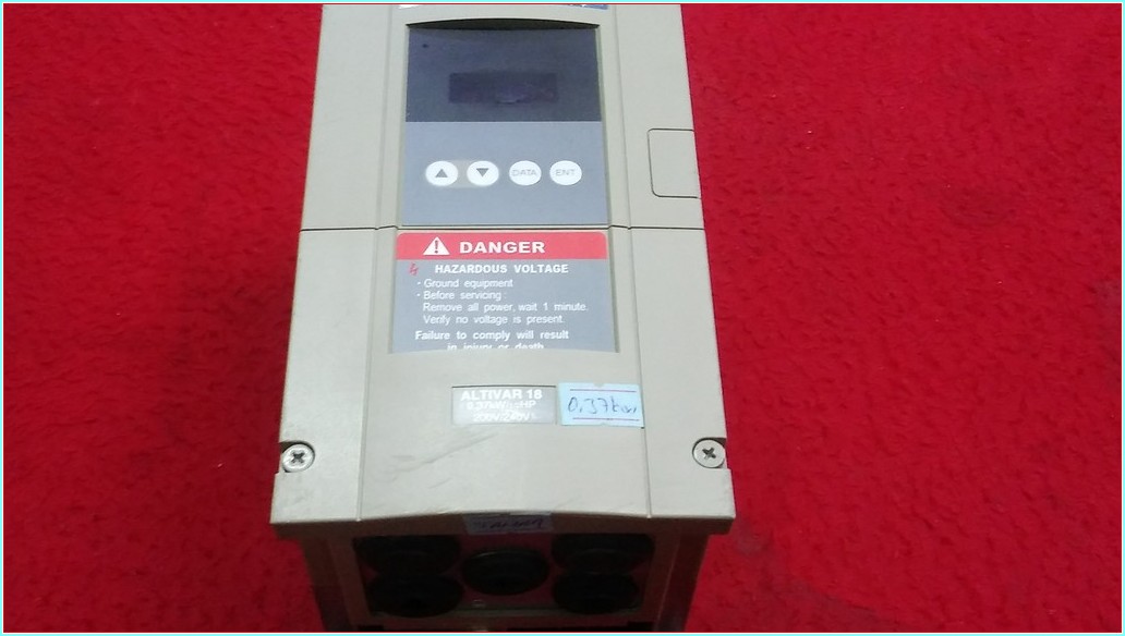 TELEMECANİQUE ATV18U09M2 0,37 KW SÜRÜCÜ