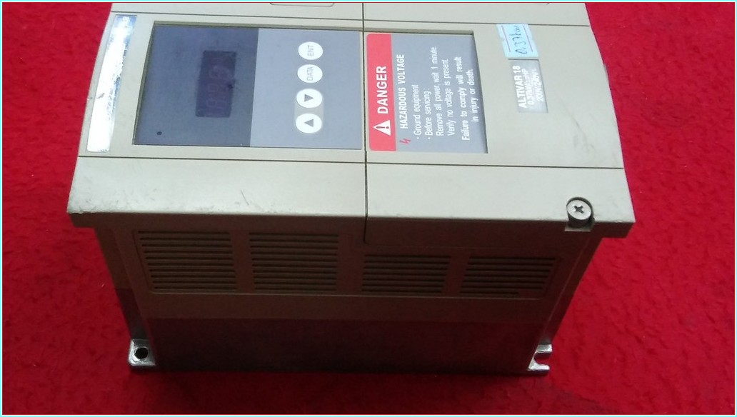 TELEMECANİQUE ATV18U09M2 0,37 KW SÜRÜCÜ