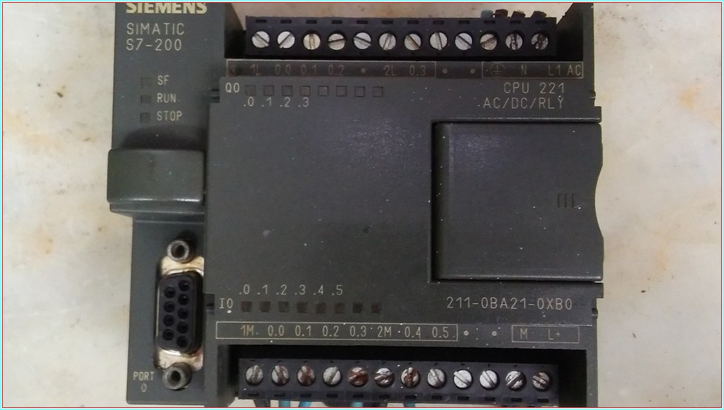 SIEMENS 6ES7 211-0BA21-0XB0 6ES7211-0BA21-0XB0 SIMATIC S7-200 PLC