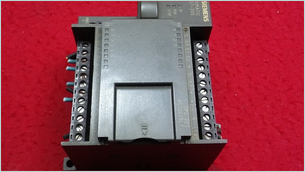 SIEMENS 6ES7 211-0BA21-0XB0 6ES7211-0BA21-0XB0 SIMATIC S7-200 PLC