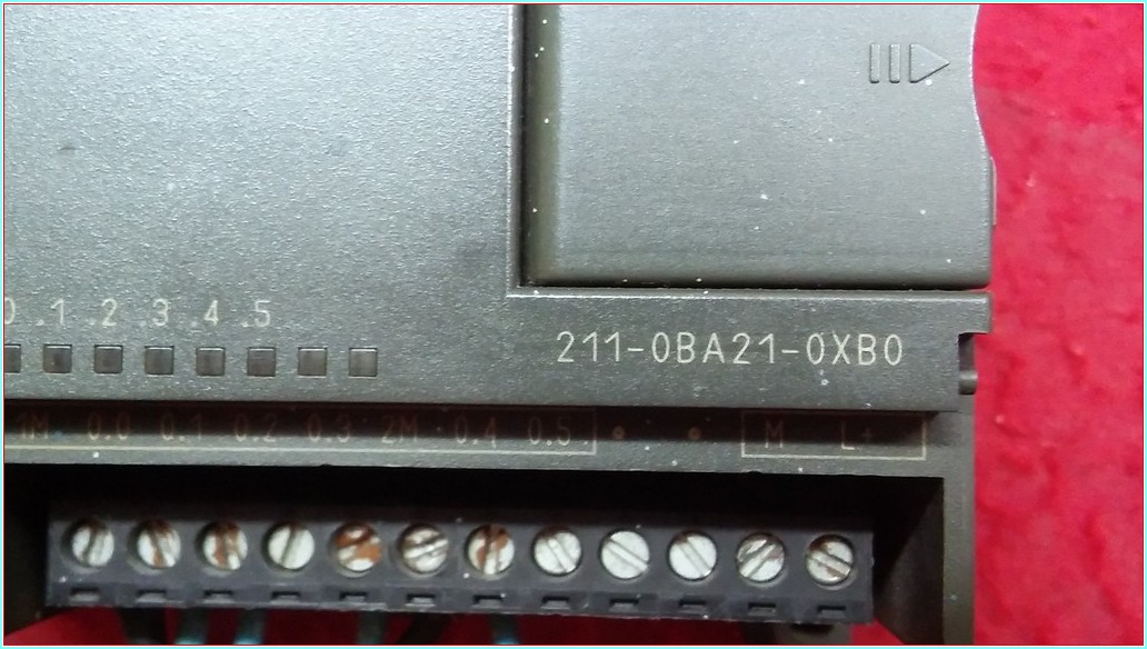 SIEMENS 6ES7 211-0BA21-0XB0 6ES7211-0BA21-0XB0 SIMATIC S7-200 PLC