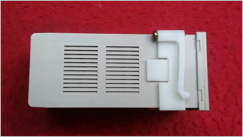 OMRON E5CS-R1KJX-520 E5CS R1KJX 520 E5CSR1KJX520 TEMPERATURE CONTROLLER