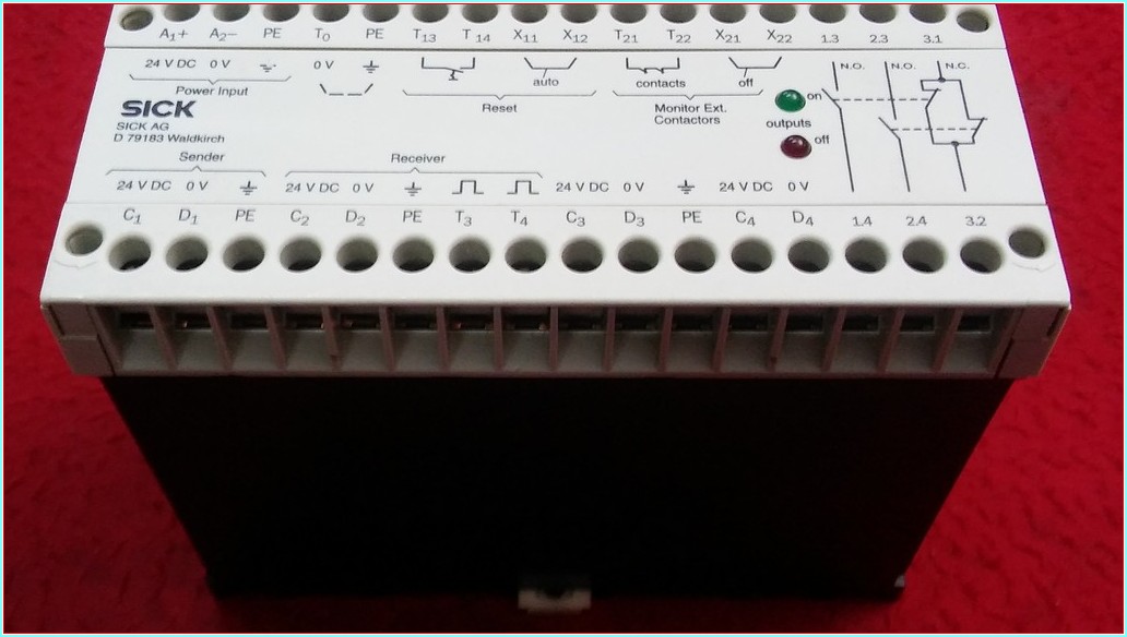SICK LCUX1-400 EMNİYET RÖLESİ