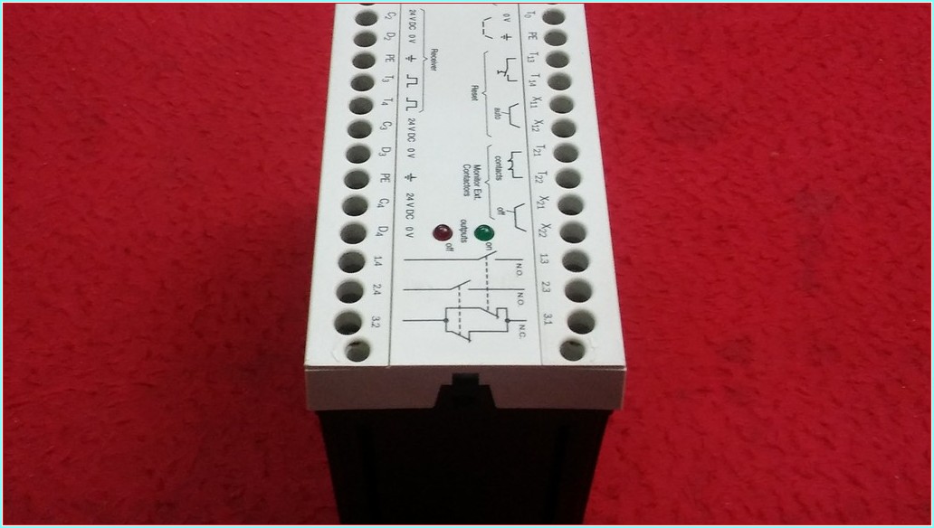 SICK LCUX1-400 EMNİYET RÖLESİ