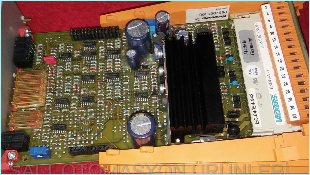 VICKERS EEA-PAM-553-A-32 EEA-PAM-553 EEA-PAM EE-04054-042 KSDG4V-3 GÜÇ AMPLİFİKATÖRÜ ORANSAL KONTROL VALFLERİ KONTROL KARTI