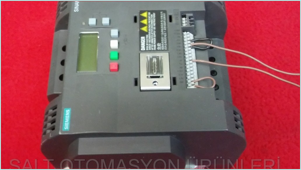 SIEMENS 6SL3210-5BE25-5UV0 SINAMICS V20  5,5KW 12,5A 182X184X169 SÜRÜCÜ HIZ KONTROL DRIVER