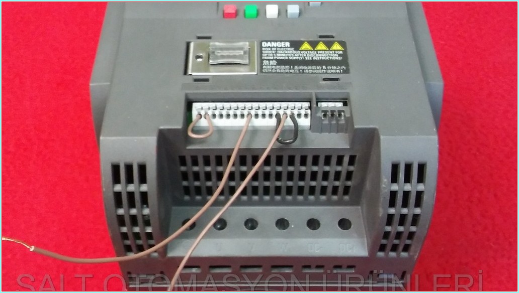SIEMENS 6SL3210-5BE25-5UV0 SINAMICS V20  5,5KW 12,5A 182X184X169 SÜRÜCÜ HIZ KONTROL DRIVER