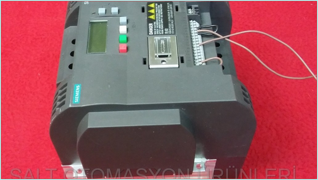 SIEMENS 6SL3210-5BE25-5UV0 SINAMICS V20  5,5KW 12,5A 182X184X169 SÜRÜCÜ HIZ KONTROL DRIVER