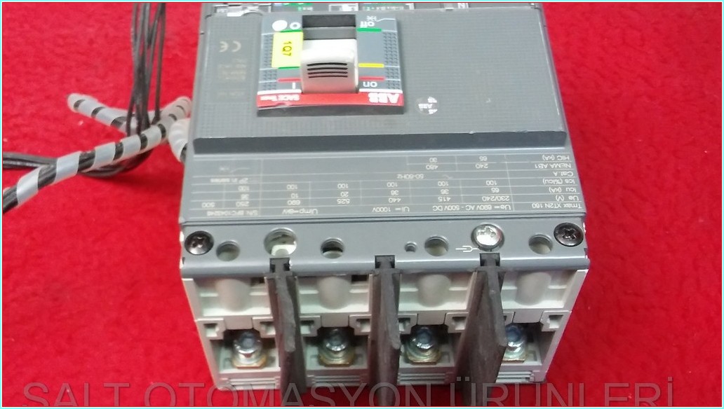 ABB TMAX XT2N 160 1SDA066767R1 100A 4  KUTUPLU TMŞ DEVRE KESİCİ ŞALTER
